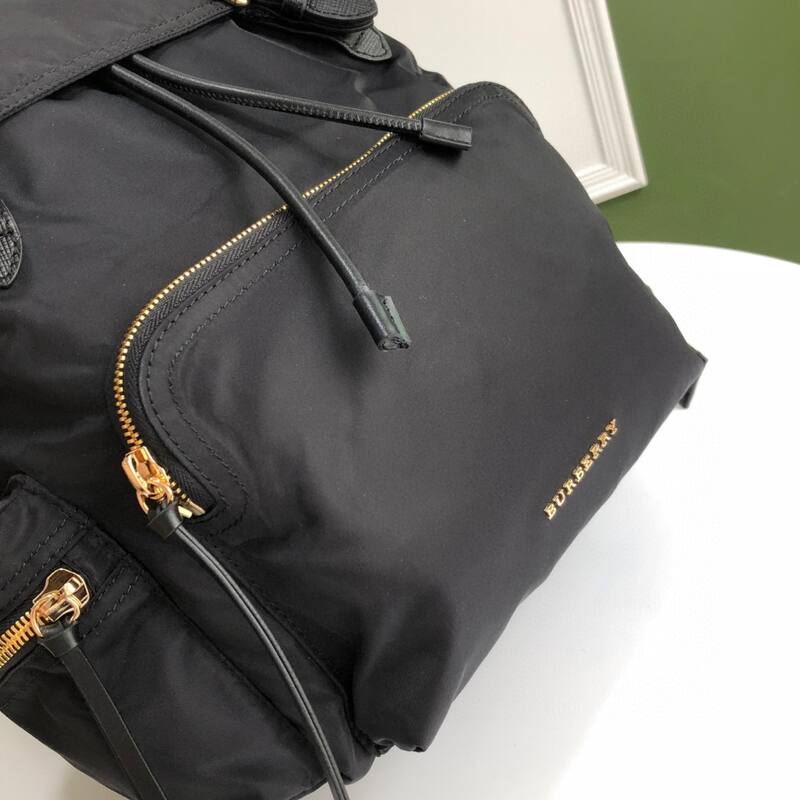 Burberry Black Nylon 28x42x15cm backpack — 1:1 Replica