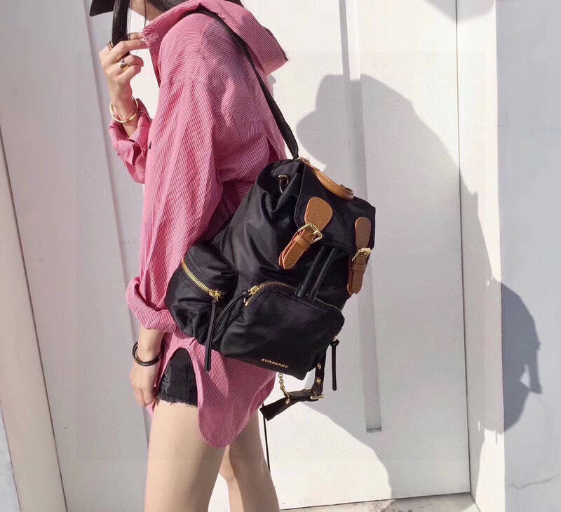 Burberry Black shoulder bag — Premium Replica