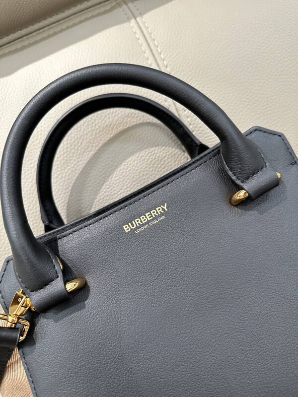 Burberry Black 25x18x10cm shoulder bag — Top Quality Replica
