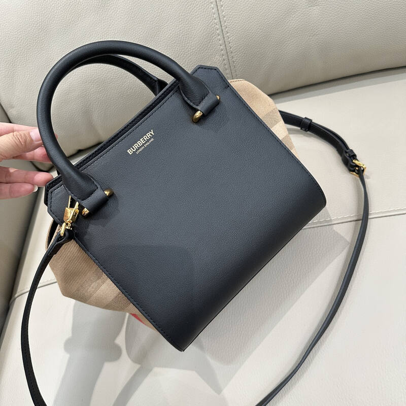 Burberry Black 25x18x10cm shoulder bag — Top Quality Replica