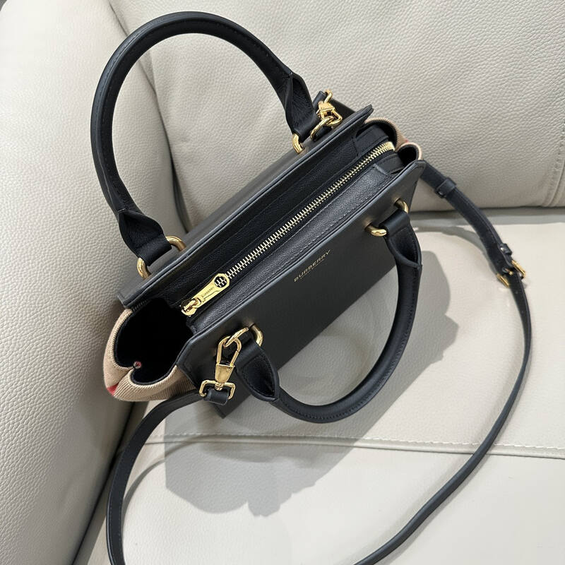 Burberry Black 25x18x10cm shoulder bag — Top Quality Replica
