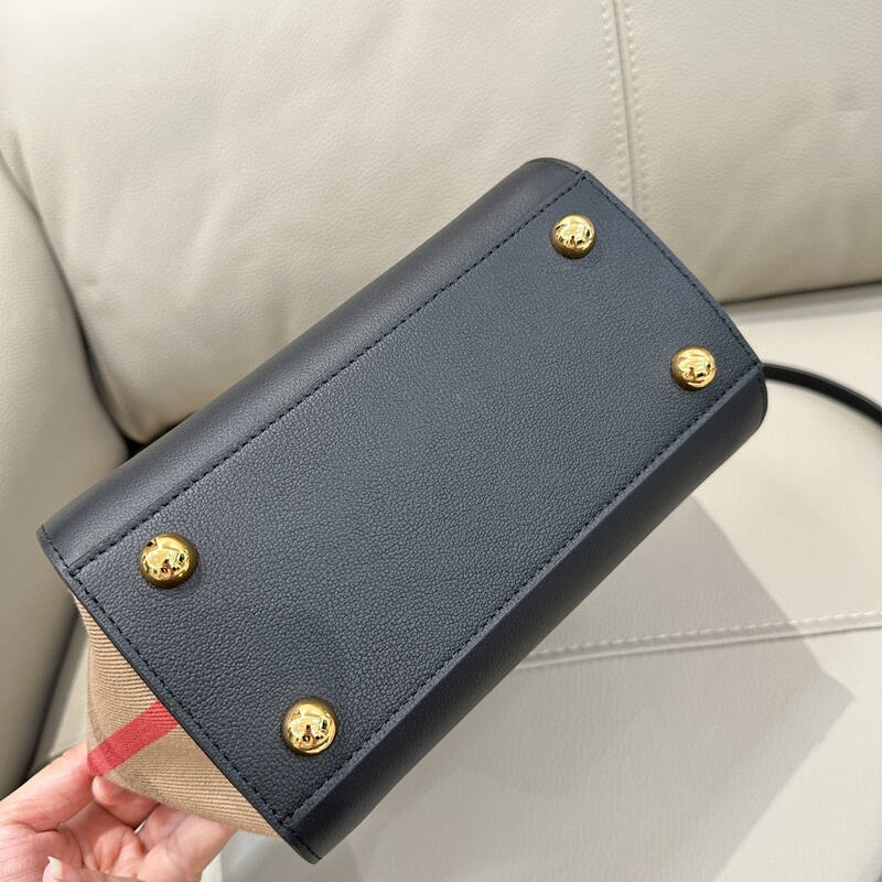 Burberry Black 25x18x10cm shoulder bag — Top Quality Replica