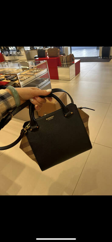 Burberry Black 25x18x10cm shoulder bag — Premium Replica