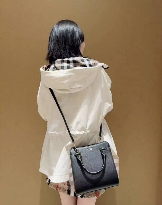 Burberry Black 25x18x10cm shoulder bag — Premium Replica