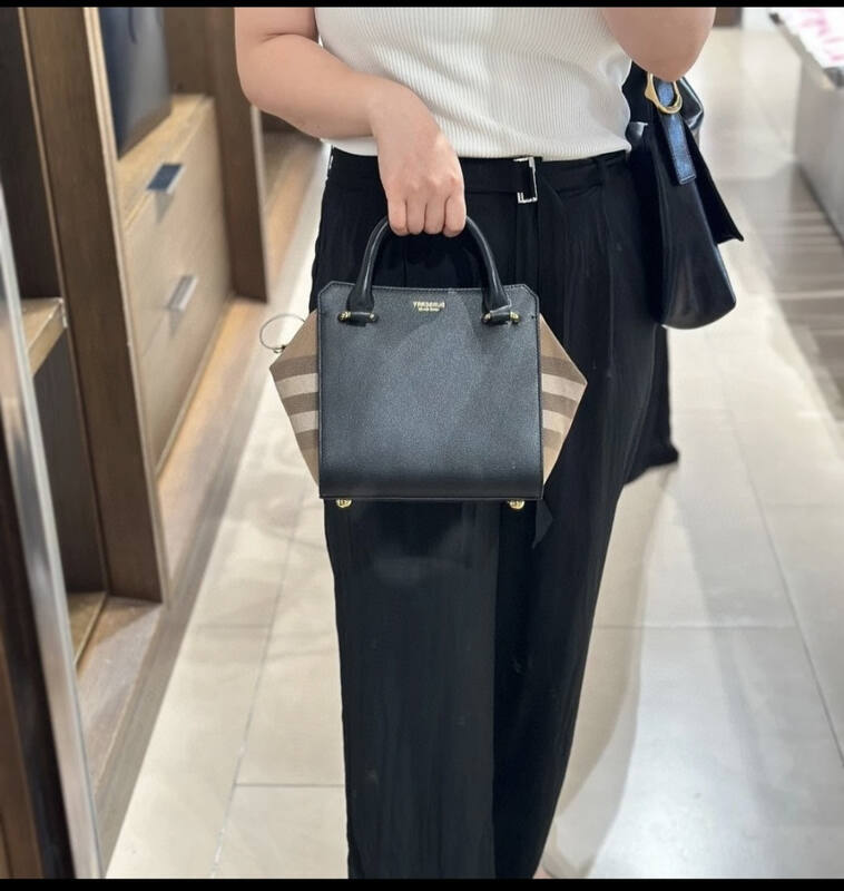 Burberry Black 25x18x10cm shoulder bag — Premium Replica