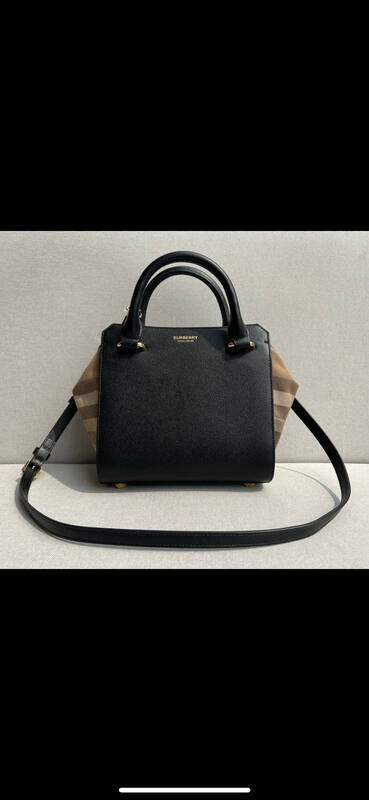 Burberry Black 25x18x10cm shoulder bag — 1:1 Replica