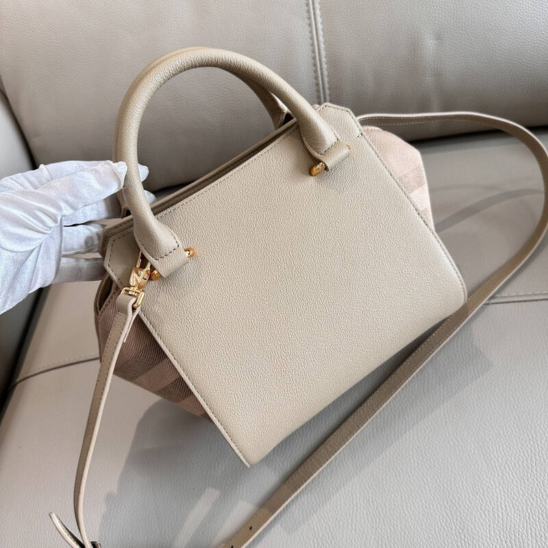 Burberry Beige 25x18x10cm shoulder bag — AAA Quality Replica