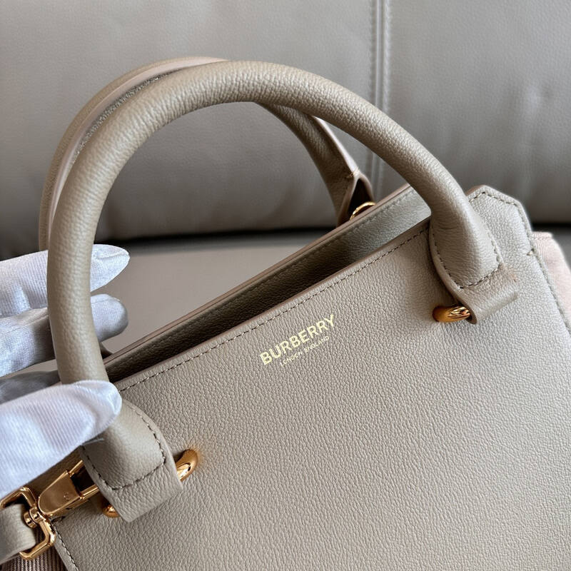 Burberry Beige 25x18x10cm shoulder bag — AAA Quality Replica