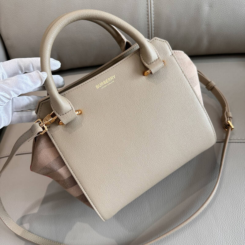 Burberry Beige 25x18x10cm shoulder bag — AAA Quality Replica