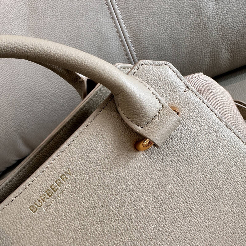 Burberry Beige 25x18x10cm shoulder bag — AAA Quality Replica