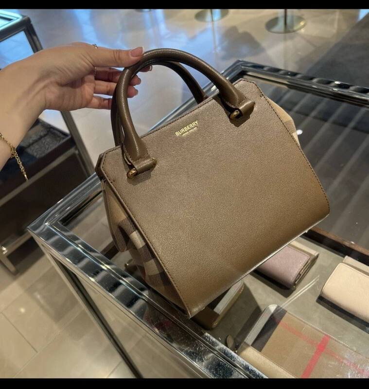 Burberry Black shoulder bag — AAA Quality Replica