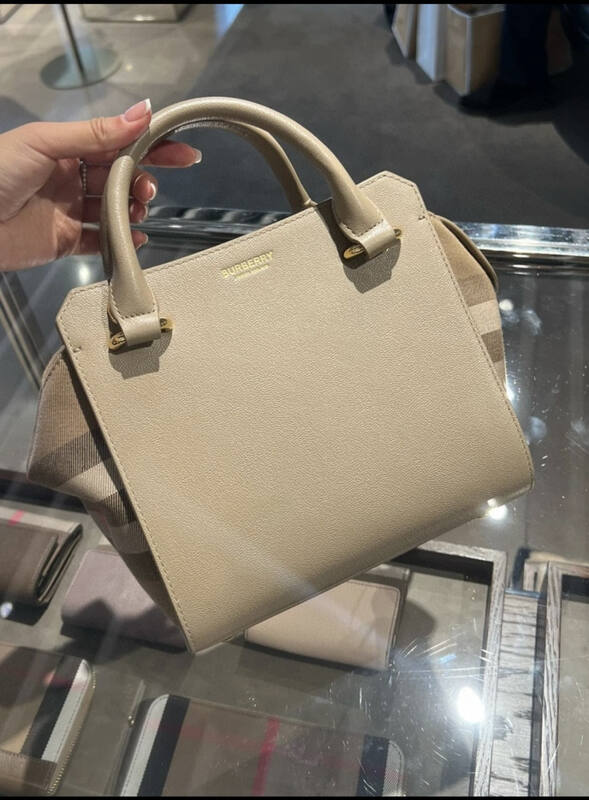 Burberry Black shoulder bag — AAA Quality Replica