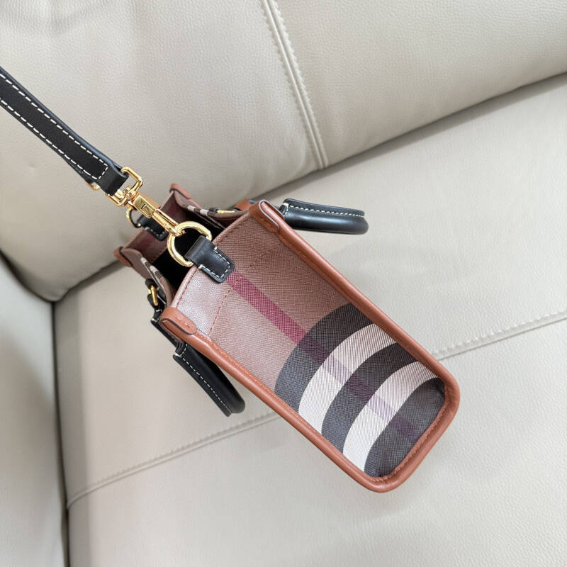 Burberry Black shoulder bag — 1:1 Replica