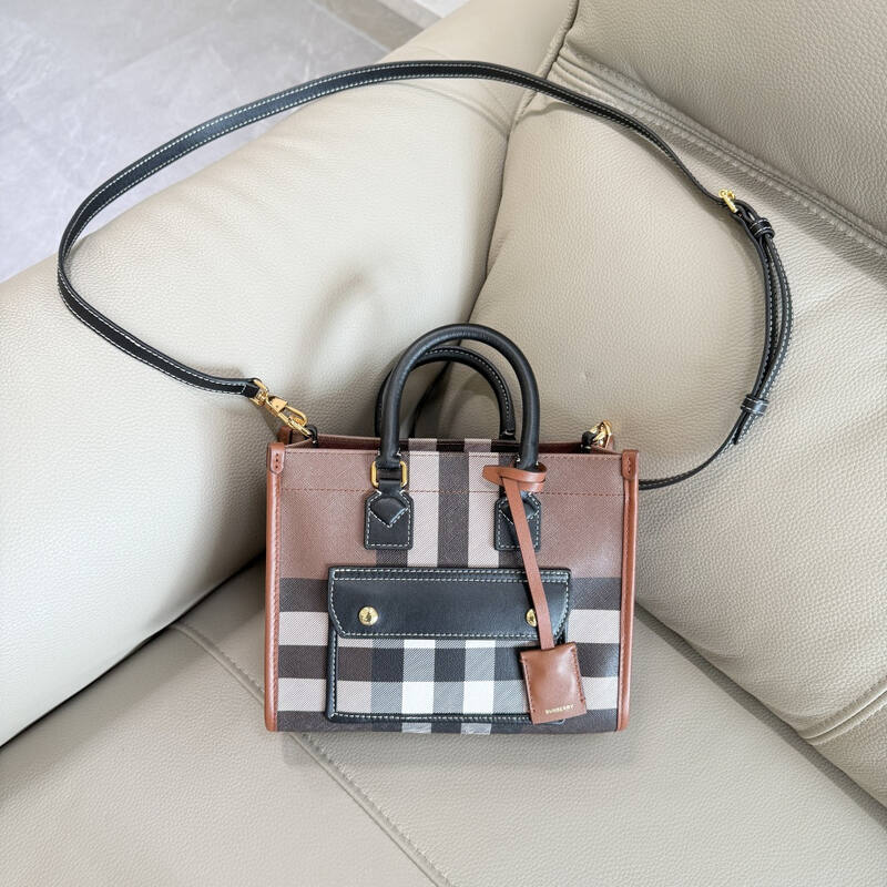 Burberry Black shoulder bag — 1:1 Replica