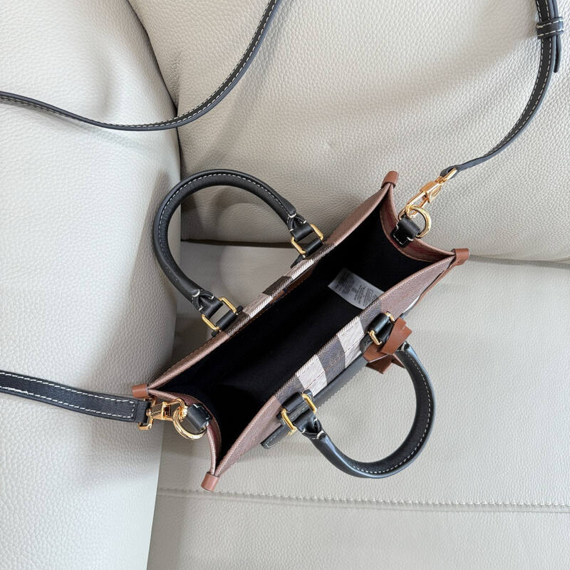 Burberry Black shoulder bag — 1:1 Replica
