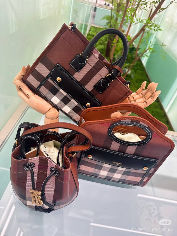 Burberry Black shoulder bag — 1:1 Replica