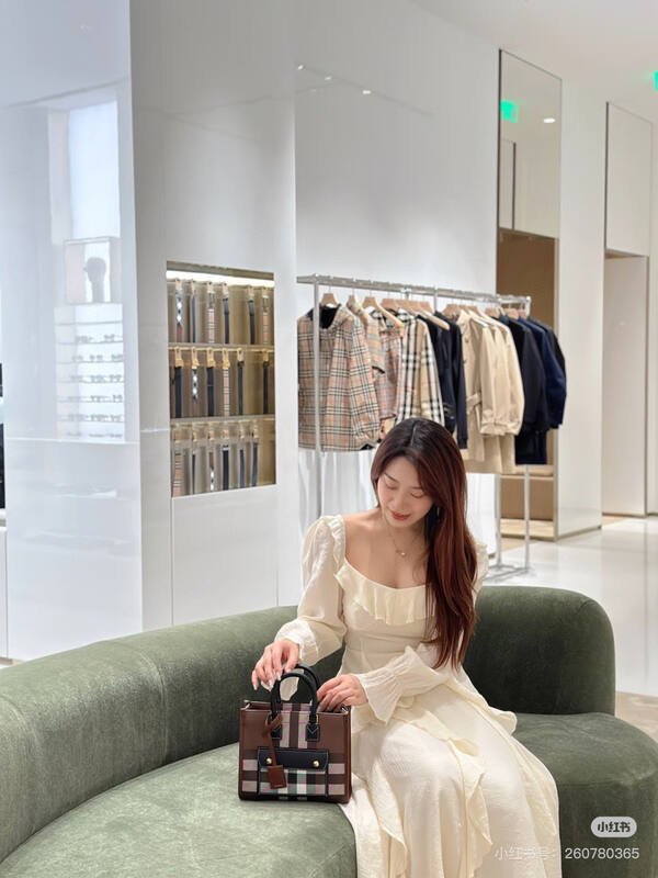 Burberry Black shoulder bag — 1:1 Replica