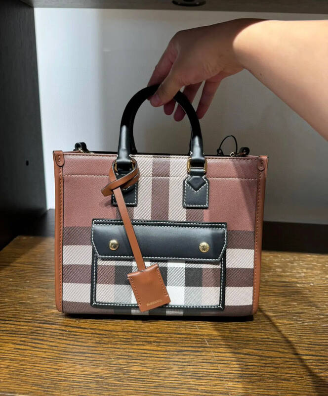 Burberry Brown shoulder bag — AAA Quality Replica