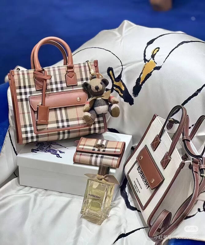 Burberry Brown shoulder bag — 1:1 Replica