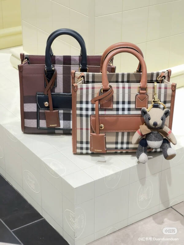 Burberry Brown shoulder bag — 1:1 Replica