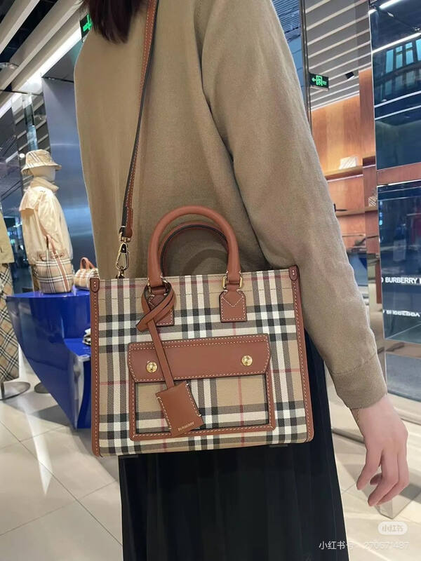 Burberry Brown shoulder bag — 1:1 Replica