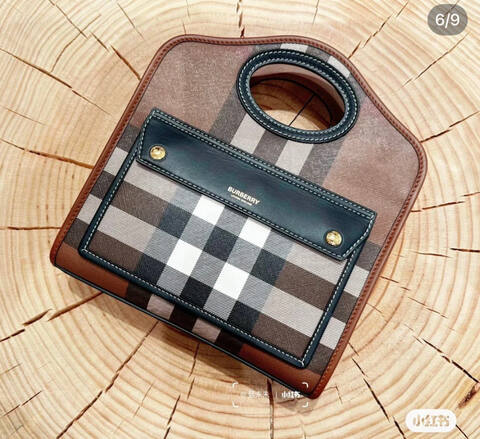 Burberry Black 18x12cm shoulder bag 1 1 Replica