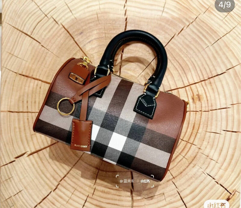 Burberry Black shoulder bag — 1:1 Replica