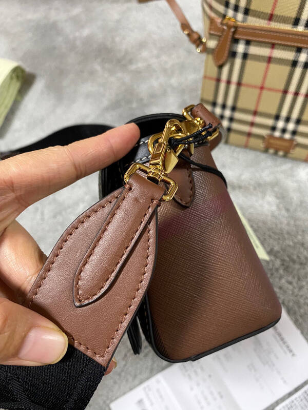 Burberry Black 25x18x10cm shoulder bag — 1:1 Replica