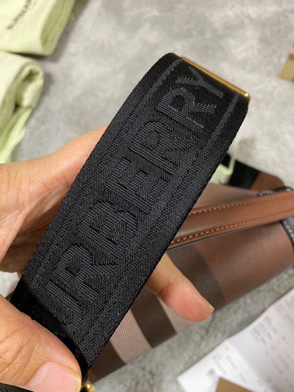 Burberry Black 25x18x10cm shoulder bag — 1:1 Replica