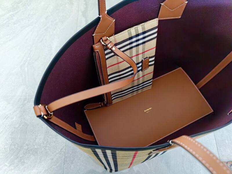 Burberry Brown shoulder bag — Top Quality Replica