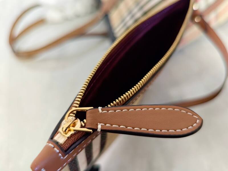 Burberry Brown shoulder bag — Top Quality Replica