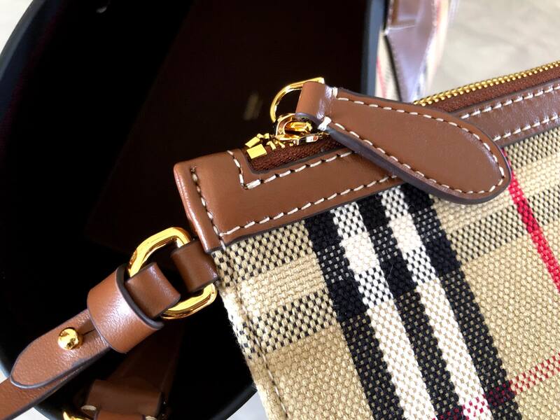 Burberry Brown shoulder bag — 1:1 Replica