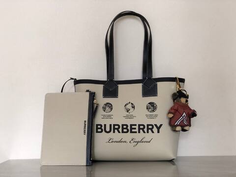 Burberry Black shoulder bag AAA Quality Replica