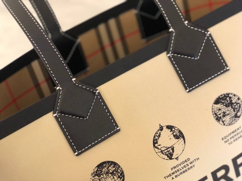 Burberry Black shoulder bag — AAA Quality Replica