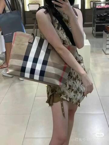 Burberry shoulder bag 1 1 Replica