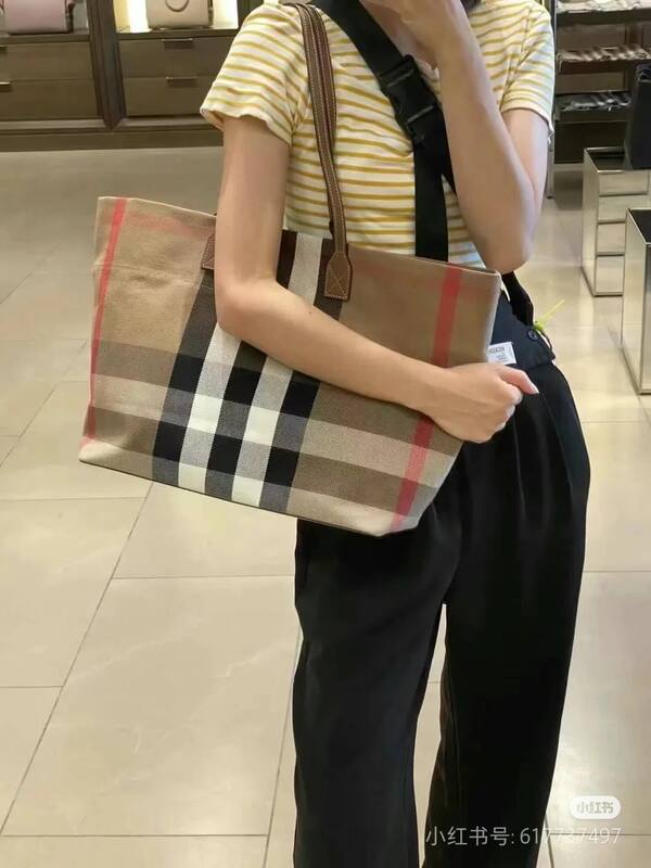 Burberry shoulder bag — 1:1 Replica