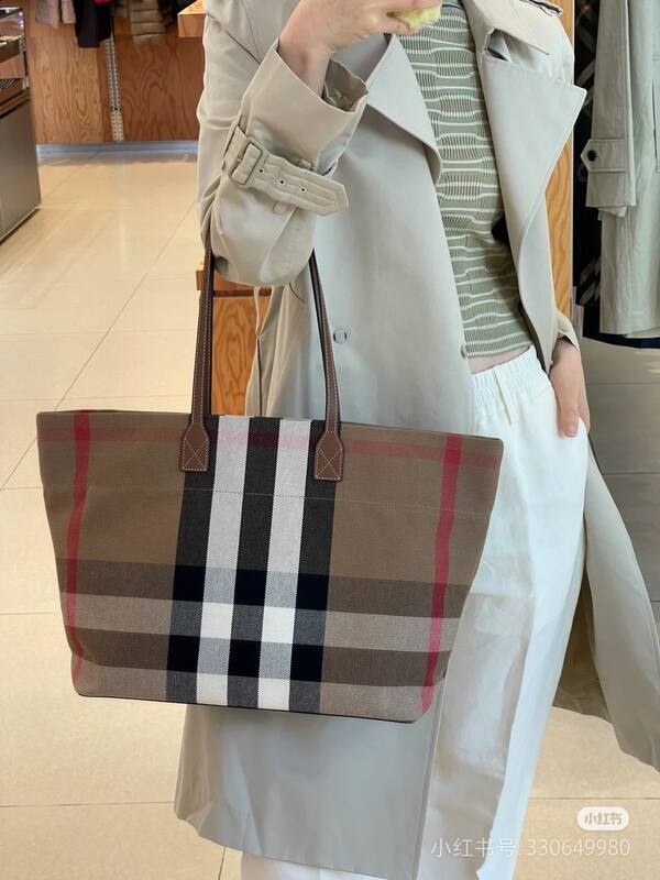 Burberry shoulder bag — 1:1 Replica