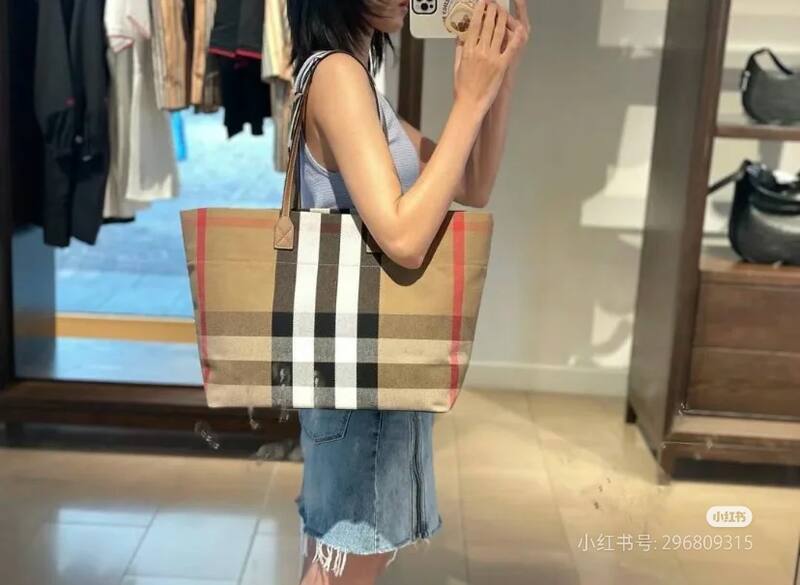 Burberry shoulder bag — 1:1 Replica