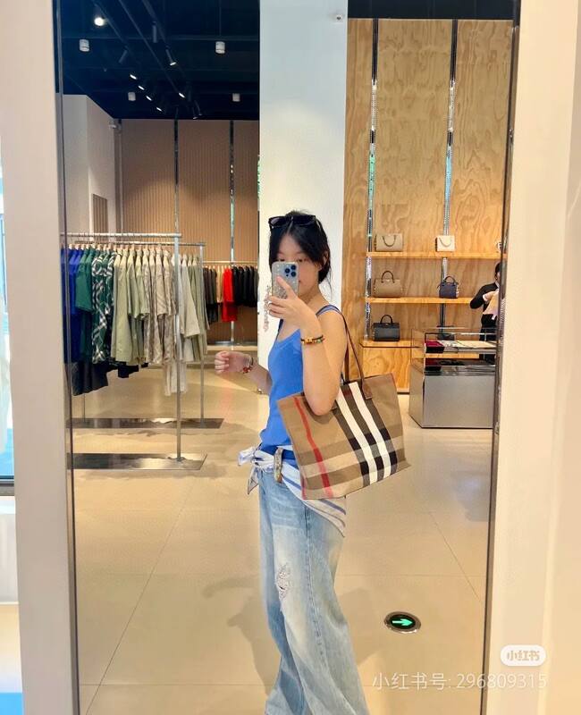 Burberry shoulder bag — 1:1 Replica