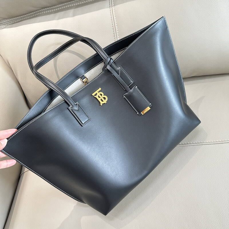 Burberry Black shoulder bag — Premium Replica