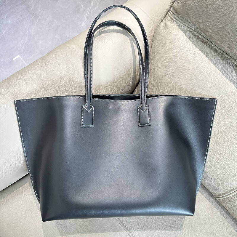 Burberry Black shoulder bag — Premium Replica