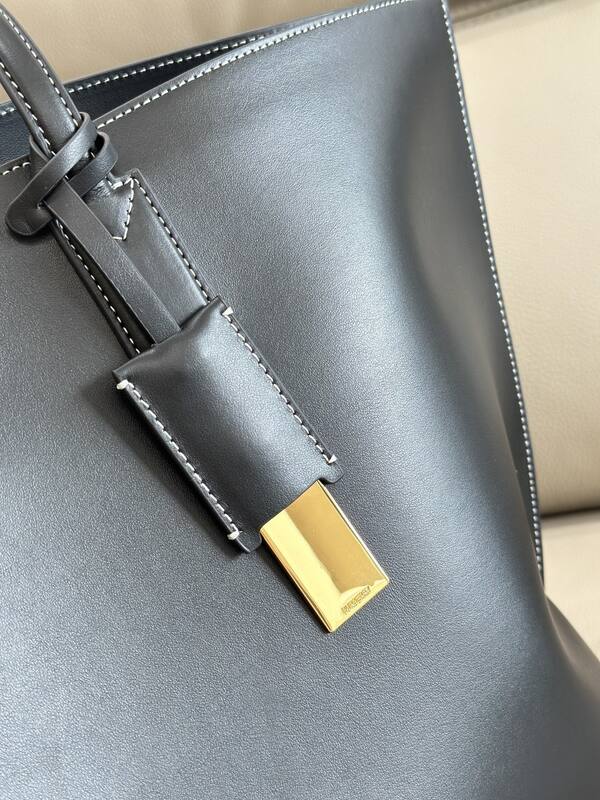 Burberry Black shoulder bag — Premium Replica