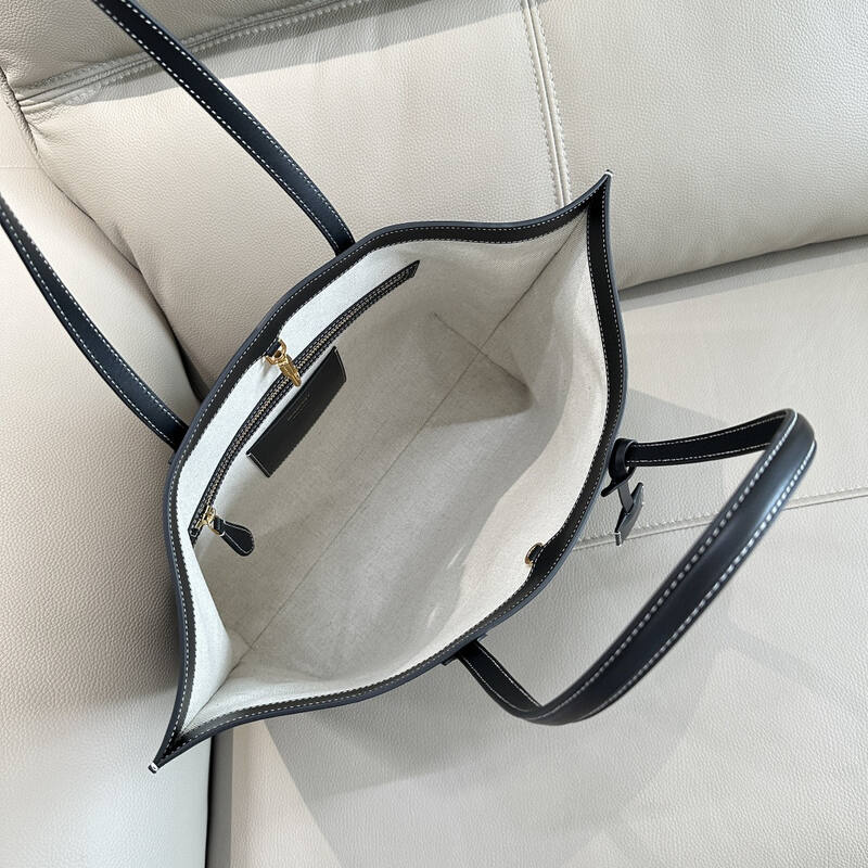 Burberry Black shoulder bag — Premium Replica