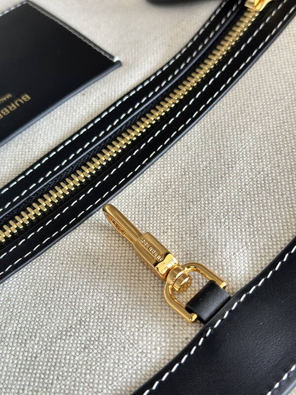 Burberry Black shoulder bag — Premium Replica