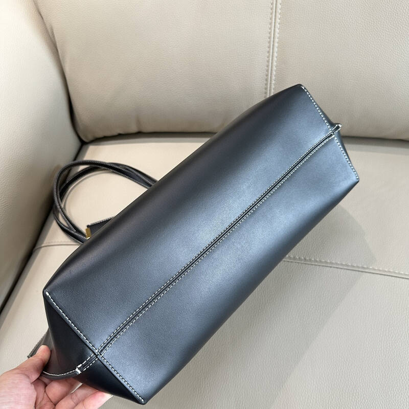 Burberry Black shoulder bag — Premium Replica