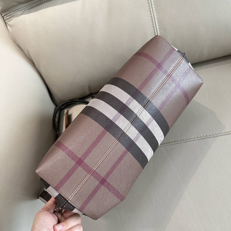 Burberry shoulder bag — Premium Replica