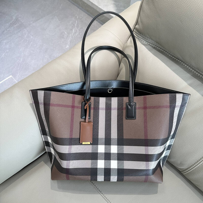 Burberry shoulder bag — Premium Replica
