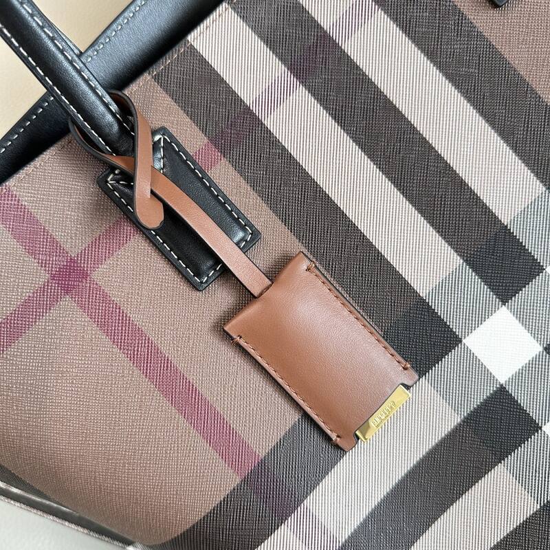 Burberry shoulder bag — Premium Replica