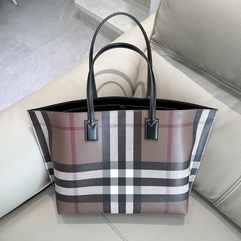 Burberry shoulder bag — Premium Replica
