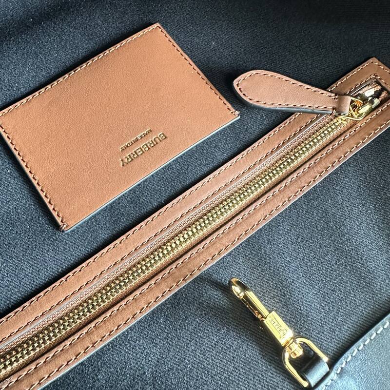 Burberry shoulder bag — Premium Replica